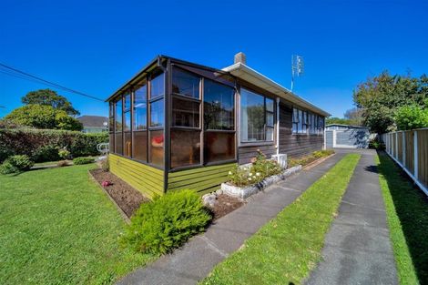 Photo of property in 1 Robbins Crescent, Hawera, 4610
