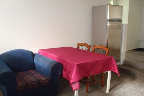 Photo of property in 17 Valron Road, Te Atatu South, Auckland, 0602