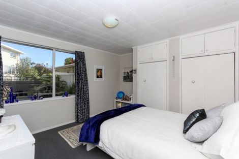 Photo of property in 2/12 Ambury Place, Merrilands, New Plymouth, 4312