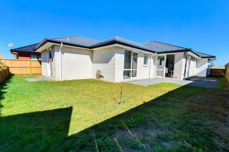 Photo of property in 71 Hayfield Way, Karaka, Papakura, 2113