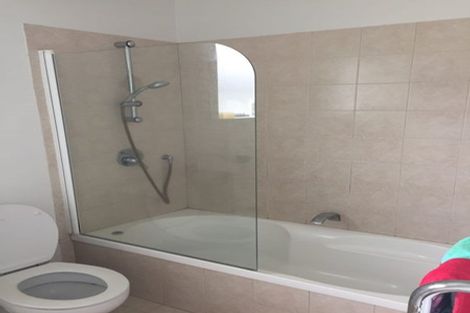 Photo of property in 4 Wharf Road, Te Atatu Peninsula, Auckland, 0610