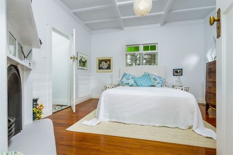 Photo of property in 18 William Bond Street, Stanley Point, Auckland, 0624