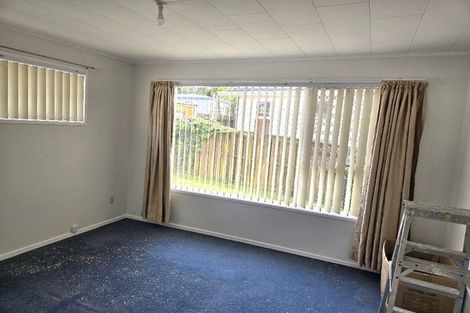Photo of property in 2/56 Cockayne Crescent, Sunnynook, Auckland, 0620