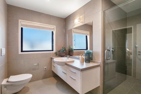 Photo of property in 32a Sunbrae Grove, Mount Maunganui, 3116