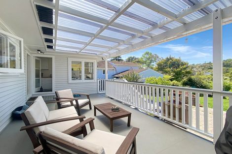 Photo of property in 122 Atkinson Road, Titirangi, Auckland, 0604
