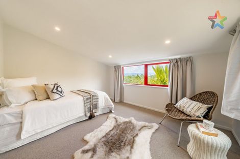 Photo of property in 6 Sarah Way, Crofton Downs, Wellington, 6035