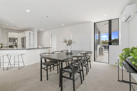 Photo of property in 4a/171 Hurstmere Road, Takapuna, Auckland, 0622