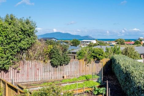 Photo of property in 9 Sylvia Way, Te Horo Beach, Otaki, 5581