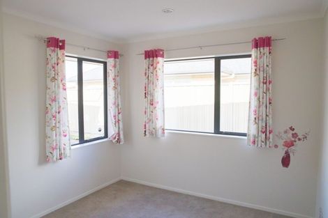 Photo of property in 12 Erceg Way, Rosehill, Papakura, 2113