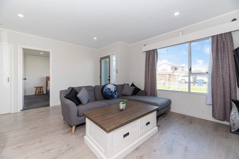 Photo of property in 3/1 Tawa Road, Te Atatu Peninsula, Auckland, 0610