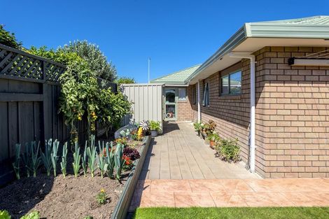 Photo of property in 9 Cranbrook Grove, Waikanae, 5036
