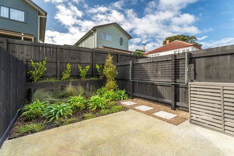Photo of property in 14 Tupuke Lane, Mount Roskill, Auckland, 1041