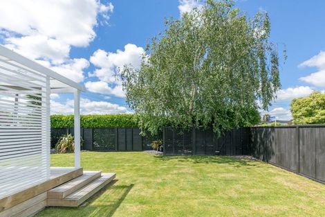 Photo of property in 15 Sandwich Road, St Andrews, Hamilton, 3200