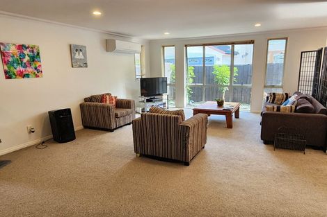 Photo of property in 16 Malin Place, Pinehill, Auckland, 0632