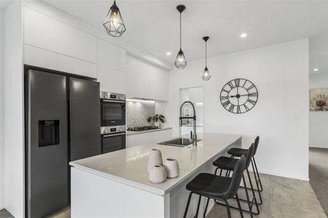 Photo of property in 10 Huaota Place, Botany Downs, Auckland, 2010