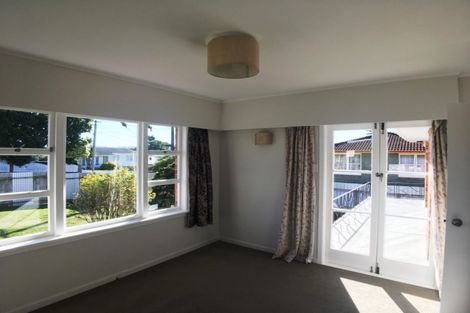 Photo of property in 12 Clayton Road, Manurewa, Auckland, 2102