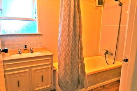 Photo of property in 71 Chivalry Road, Glenfield, Auckland, 0629