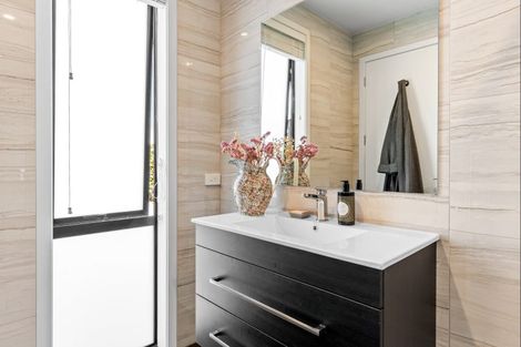 Photo of property in 16 Tamahunga Drive, Matakana, Warkworth, 0985