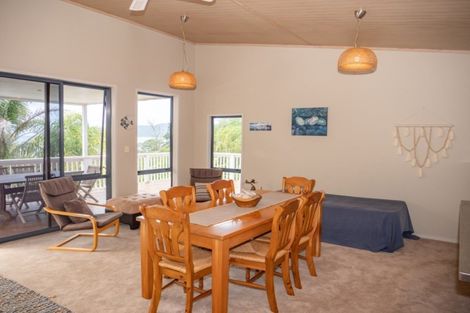 Photo of property in 44 Heretaunga Crescent, Cable Bay, 0420