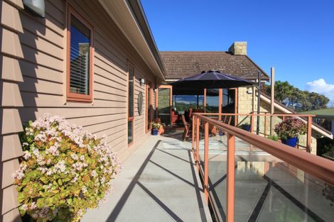 Photo of property in 1 Lorenzen Bay Road, Raglan, 3225