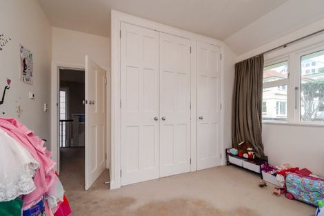 Photo of property in 60 The Crescent, Roseneath, Wellington, 6011