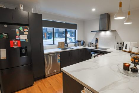 Photo of property in 16 Holystone Road, Whitby, Porirua, 5024