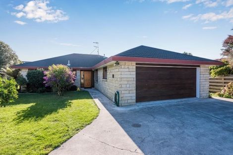 Photo of property in 15 Cedar Drive, Paraparaumu Beach, Paraparaumu, 5032
