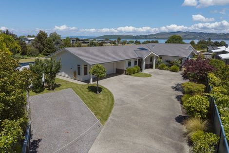 Photo of property in 5 Pukenamu Road, Rainbow Point, Taupo, 3330