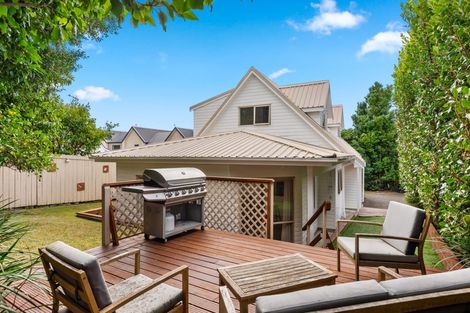 Photo of property in 8a Aplin Place, Birkdale, Auckland, 0626