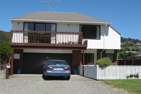 Photo of property in 88b Broadway, Picton, 7220