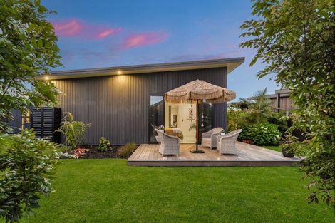 Photo of property in 72 Point Wells Road, Point Wells, 0986