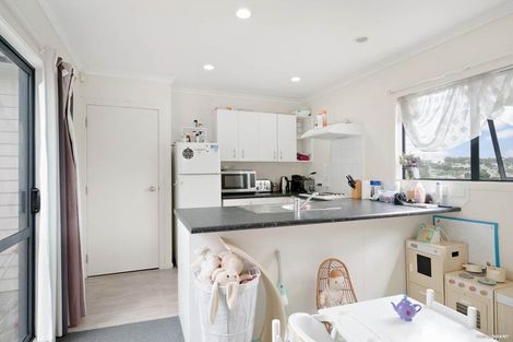 Photo of property in 34 Cedar Heights Avenue, Massey, Auckland, 0614