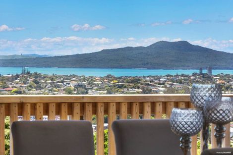 Photo of property in 627 Glenfield Road, Totara Vale, Auckland, 0629