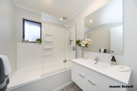 Photo of property in 4 Angelina Way, Kelvin Grove, Palmerston North, 4414