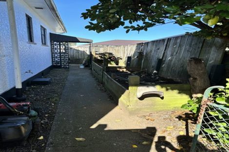 Photo of property in 12 Douglas Street, Hawera, 4610
