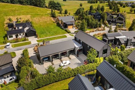 Photo of property in 8 Pendeen Crescent, Jacks Point, Queenstown, 9371