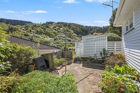 Photo of property in 41 Hampton Hill Road, Tawa, Wellington, 5028