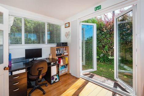 Photo of property in 91 Bowhill Road, New Brighton, Christchurch, 8083