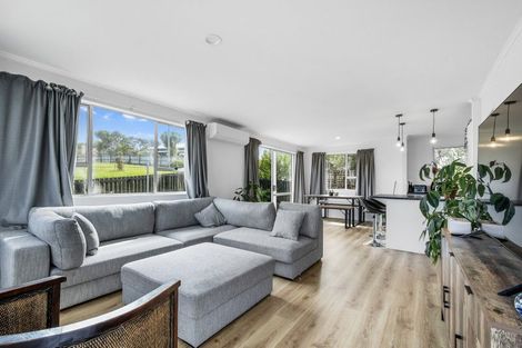 Photo of property in 43 Karaka Street, Helensville, 0800