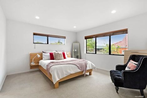 Photo of property in 11 Lochend Place, Highland Park, Auckland, 2010