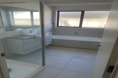 Photo of property in 51 Hadley Wood Drive, Wattle Downs, Auckland, 2103