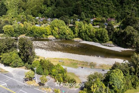 Photo of property in 1 Gemstone Drive, Birchville, Upper Hutt, 5018