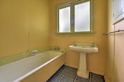 Photo of property in 13 Hunter Street, Edendale, 9825