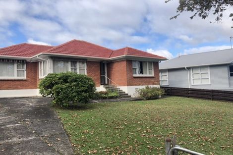 Photo of property in 100 Gossamer Drive, Pakuranga Heights, Auckland, 2010