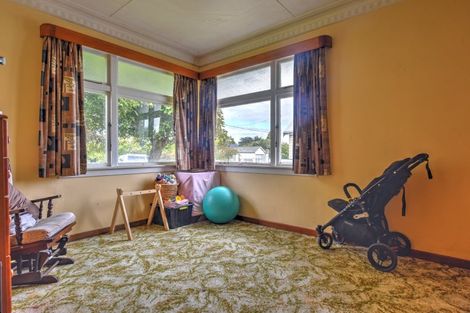 Photo of property in 13 Hunter Street, Edendale, 9825