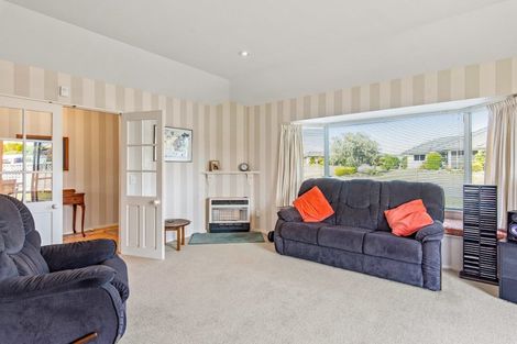 Photo of property in 28 Realm Drive, Paraparaumu, 5032
