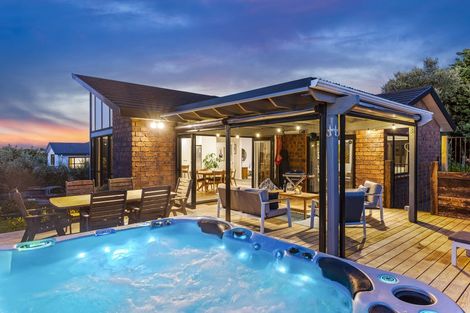 Photo of property in 41 Quadrant Heights, Paraparaumu, 5032