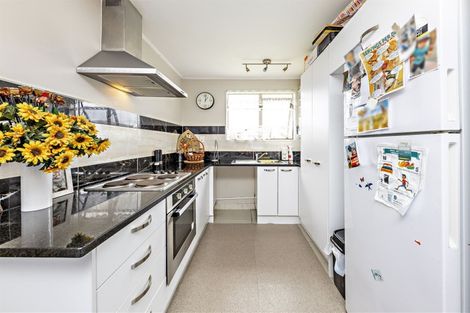 Photo of property in 2/11 Etherton Drive, Weymouth, Auckland, 2103