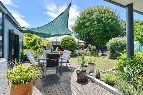 Photo of property in 21 Thornwood Place, Redwood, Christchurch, 8051