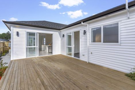 Photo of property in 16 Vinistra Road, Kumeu, 0810